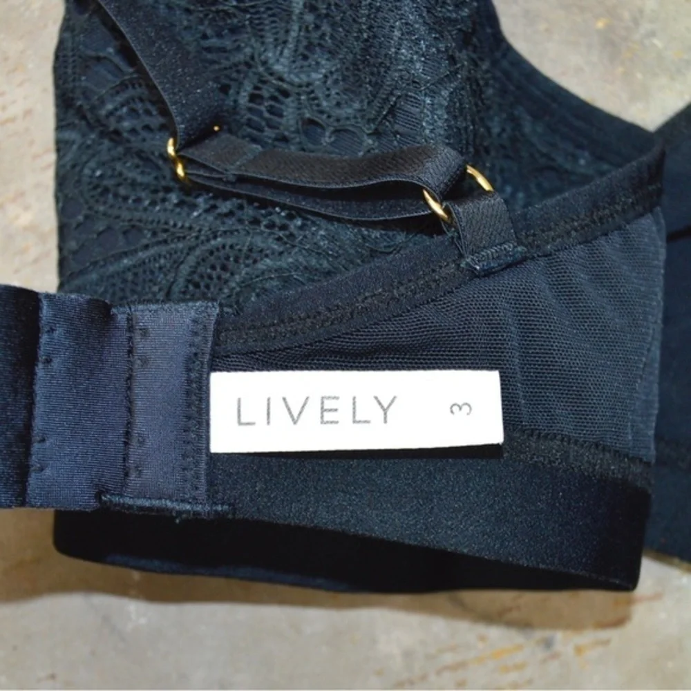 Lively floral lace